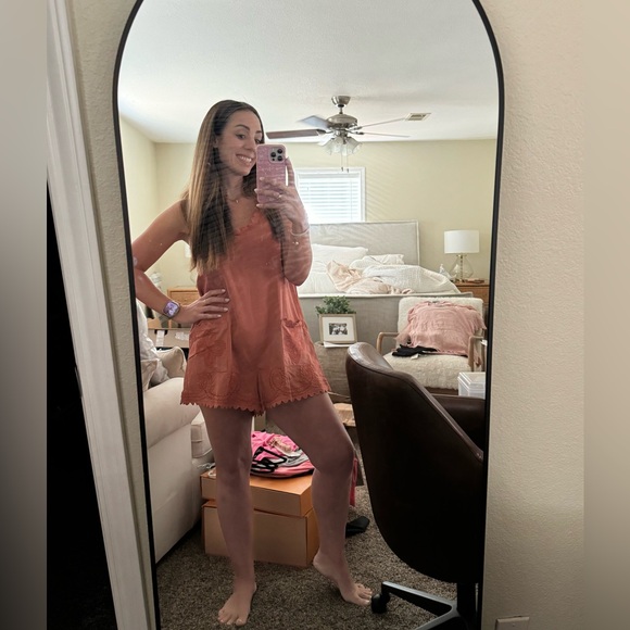 Meet your Posher, Elizabeth - Picture 2 of 4